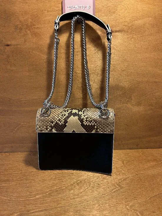 Authentic Fendi Kan Chain Shoulder Bag in Black Calfskin and Scalloped Snakeskin - Picture 6 of 12